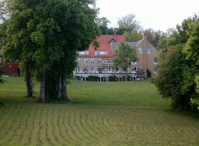 Vallekilde Højskole, set fra parken